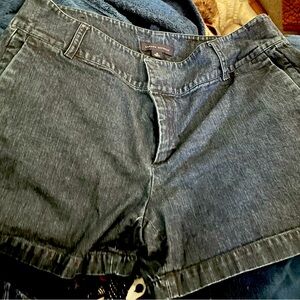 Banana Republic shorts. Size 14. Great condition.